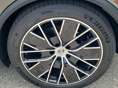 Used 2025 Porsche Macan Electric RWD image 12