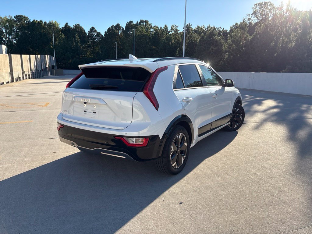 Used 2023 Kia Niro Wind w/ Wind Preserve Package FWD image 3