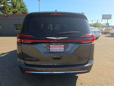 Used 2023 Chrysler Pacifica Touring-L FWD image 24
