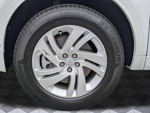 Used 2025 Land Rover Discovery Sport S AWD/4WD image 9
