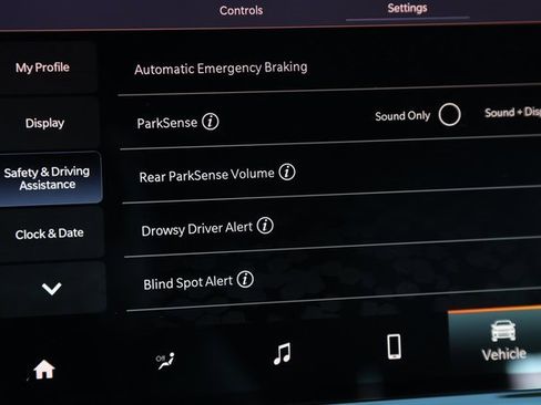 Used 2023 Jeep Compass Trailhawk w/ Trailhawk Convenience Group image 28