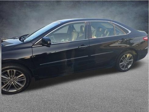 Used 2017 Toyota Camry SE FWD image 4