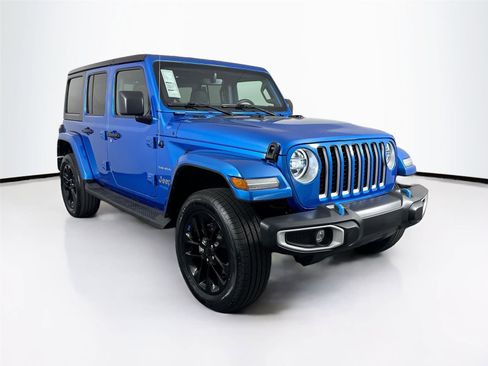 Used 2022 Jeep Wrangler Unlimited Sahara image 9