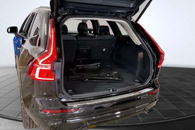 Certified 2025 Volvo XC60 B5 Core w/ Climate Package AWD/4WD image 6