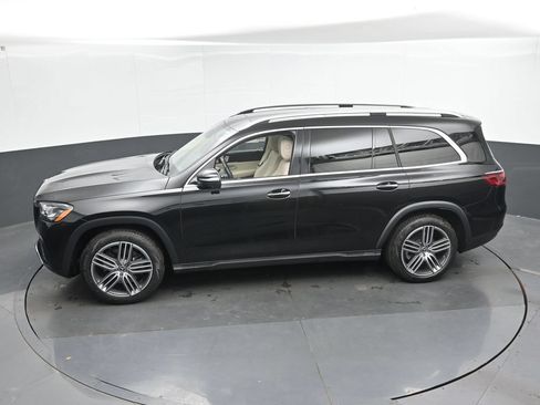 Used 2024 Mercedes-Benz GLS 450 4MATIC image 39