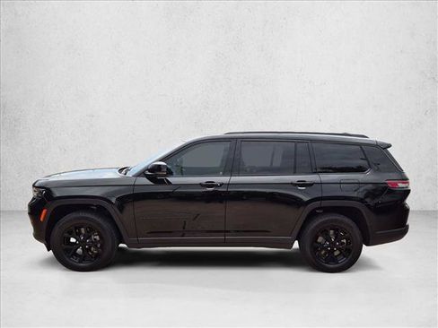 Used 2025 Jeep Grand Cherokee L Altitude AWD/4WD image 9