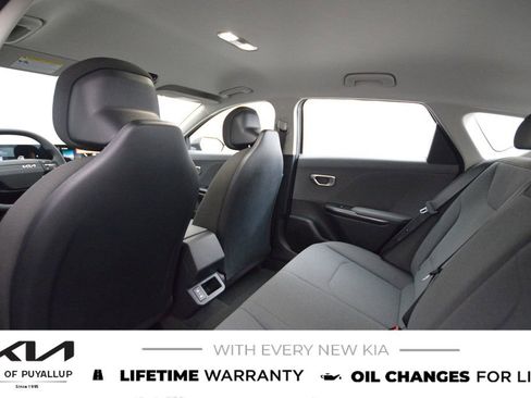 New 2025 Kia K4 LXS image 12
