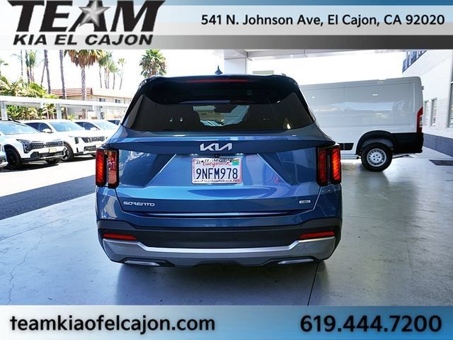 Certified 2025 Kia Sorento EX FWD image 8