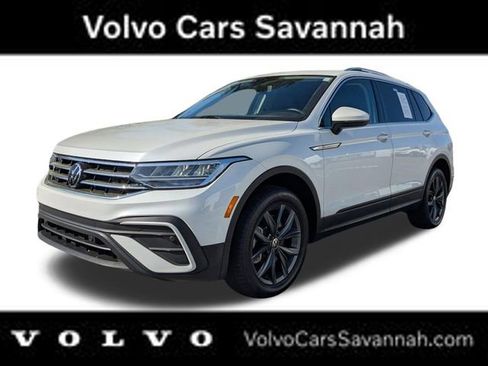 Used 2023 Volkswagen Tiguan SE w/ Panoramic Sunroof Package image 10