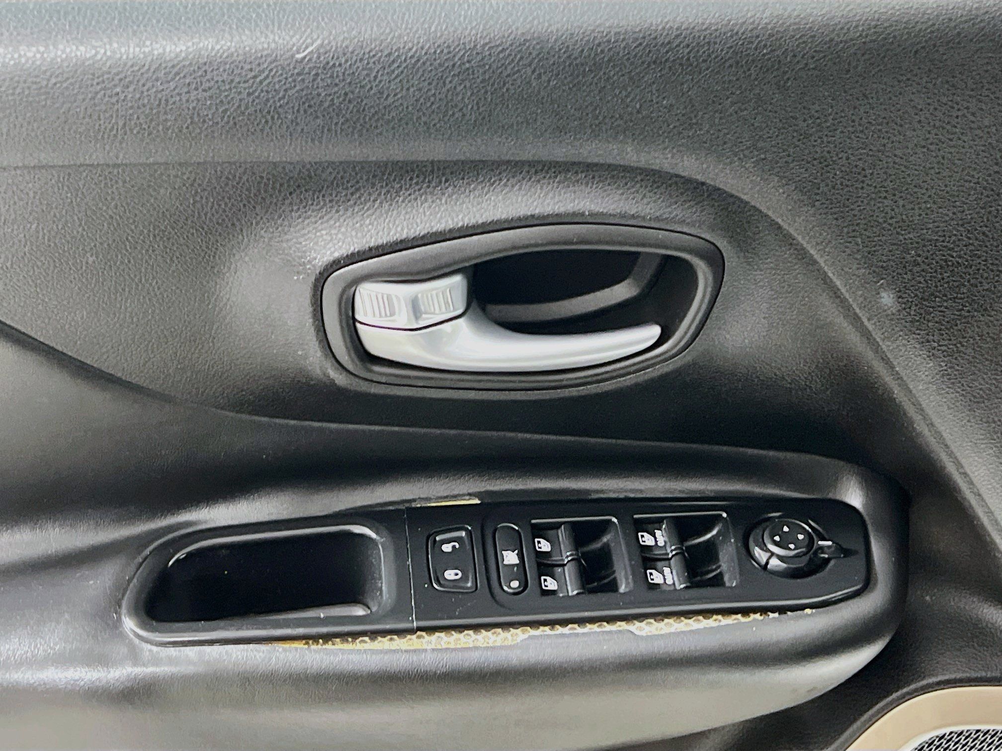 Used 2016 Jeep Renegade Limited FWD image 17