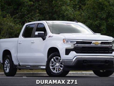 Used 2022 Chevrolet Silverado 1500 LT AWD/4WD image 2