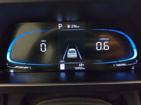 Used 2025 Hyundai Elantra Sport FWD image 23