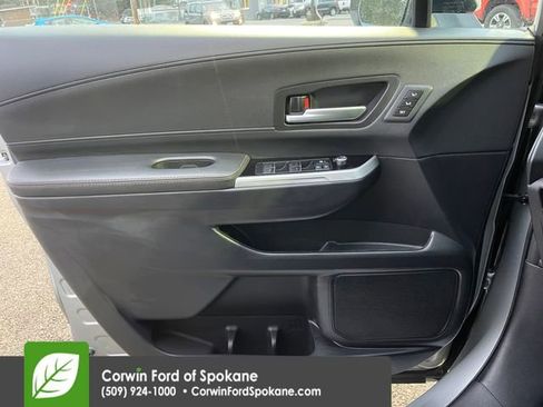 Used 2025 Toyota Sienna Platinum image 25