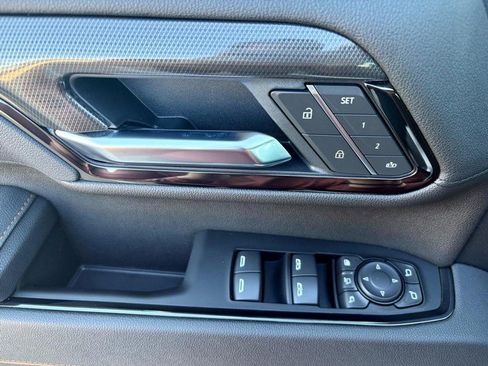 Used 2025 GMC Sierra 2500 AT4 image 18