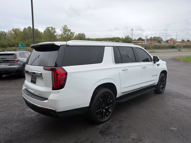 Used 2022 GMC Yukon XL SLT AWD/4WD image 5