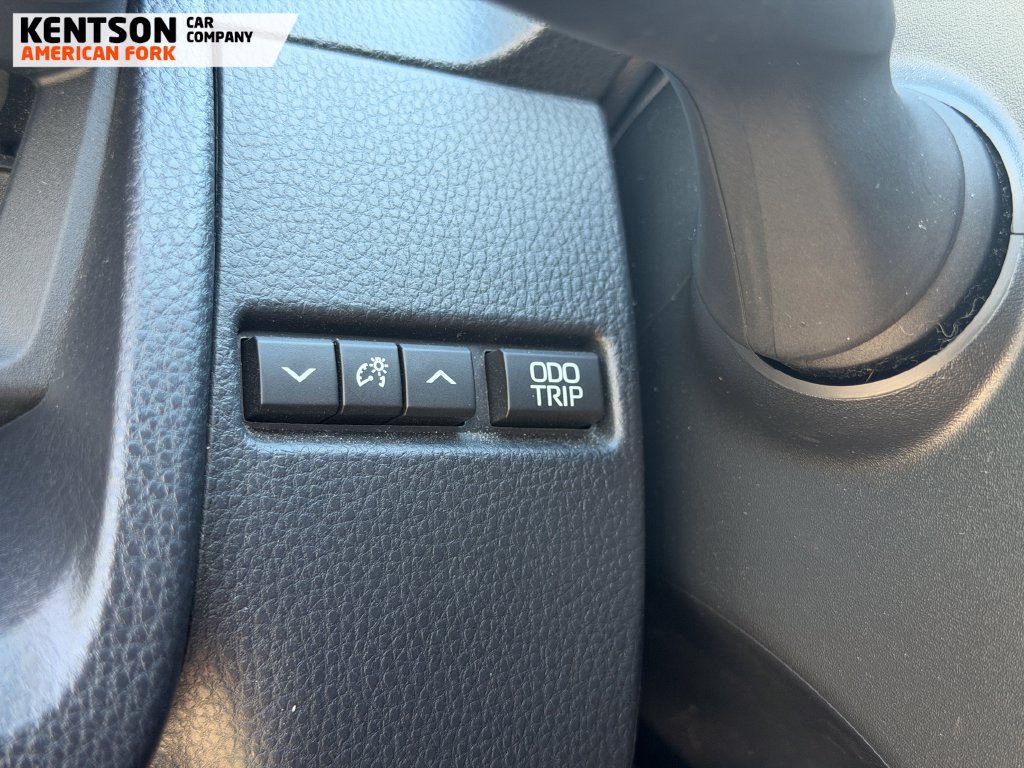 Used 2025 Toyota Prius LE AWD/4WD image 17