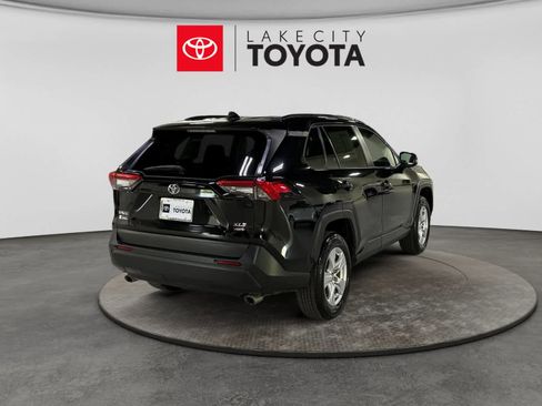 Used 2021 Toyota RAV4 XLE AWD/4WD image 9