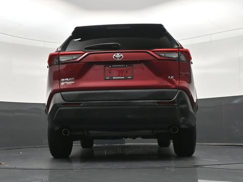 Used 2022 Toyota RAV4 LE FWD image 21