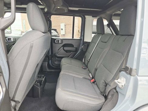Used 2025 Jeep Wrangler Unlimited Sport AWD/4WD image 12