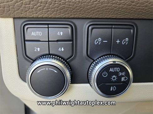 Used 2021 GMC Yukon Denali w/ Denali Premium Package image 32