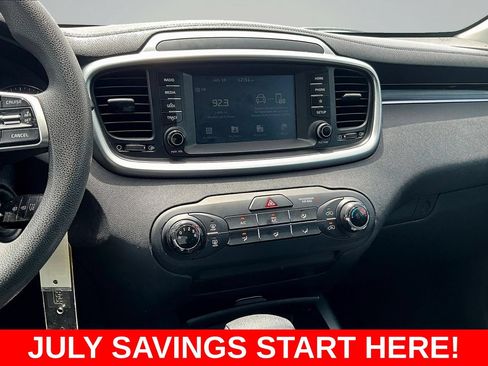 Used 2019 Kia Sorento FWD image 12