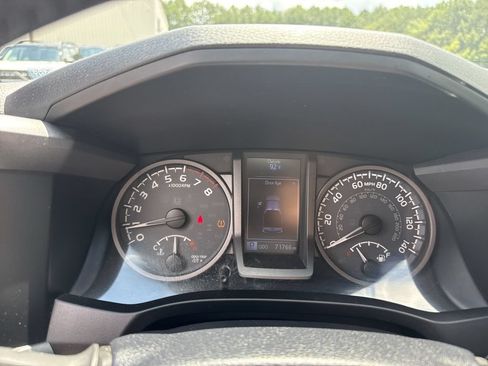 Used 2018 Toyota Tacoma TRD Sport AWD/4WD image 26