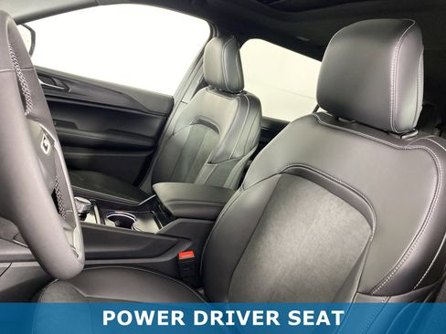 New 2025 Jeep Grand Cherokee L Altitude image 14