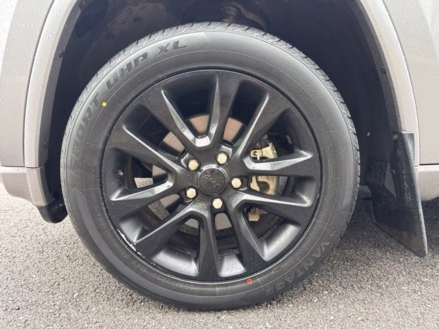Used 2018 Jeep Grand Cherokee Altitude AWD/4WD image 9