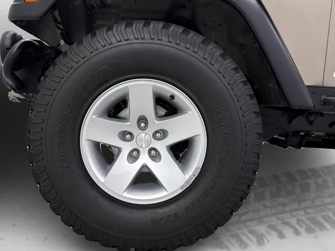 Used 2005 Jeep Wrangler Unlimited Rubicon image 24