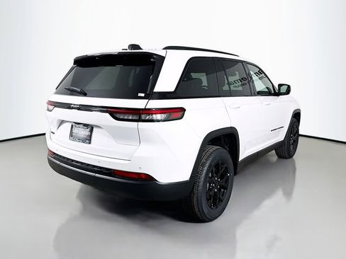 New 2025 Jeep Grand Cherokee Altitude image 7
