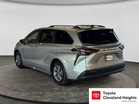 Used 2023 Toyota Sienna XLE w/ XLE Plus Package AWD/4WD image 7