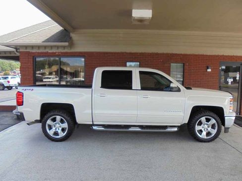 Used 2015 Chevrolet Silverado 1500 LT w/ LT Convenience Package AWD/4WD image 2