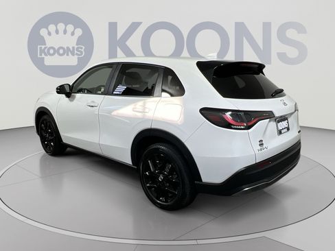 Used 2023 Honda HR-V Sport image 8