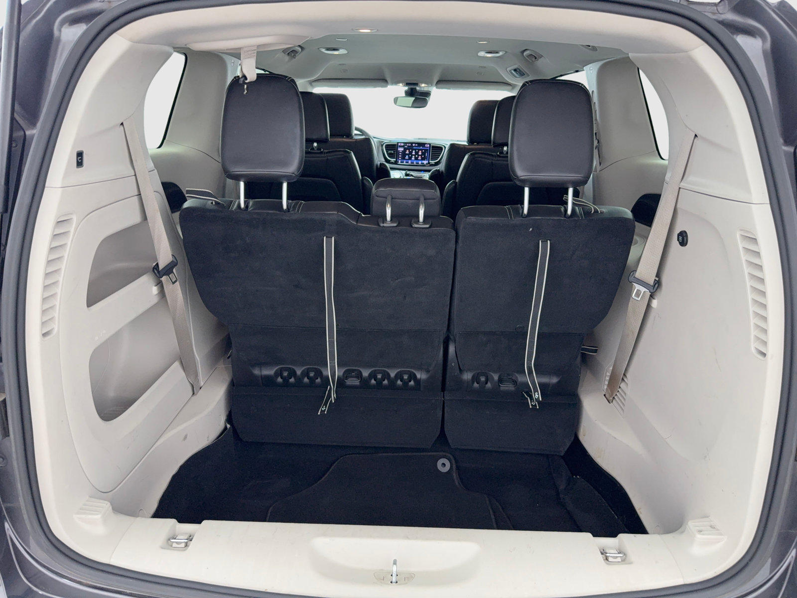 Used 2023 Chrysler Pacifica Touring-L FWD image 46
