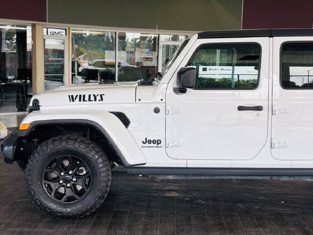 Used 2023 Jeep Gladiator Sport AWD/4WD image 17