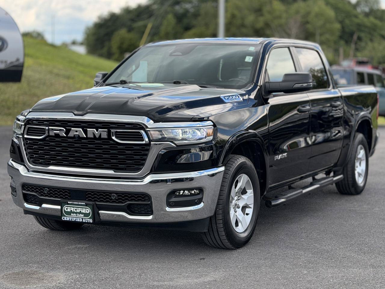 Used 2025 RAM 1500 Big Horn AWD/4WD image 3