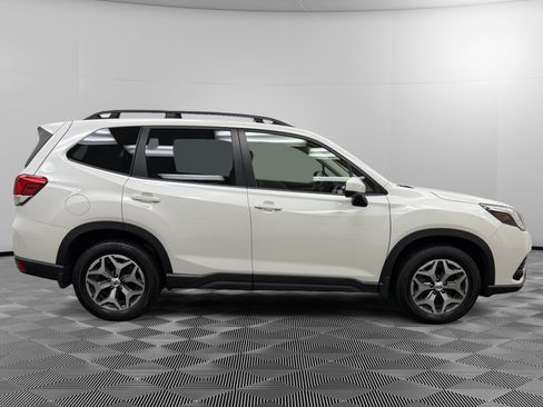 Used 2023 Subaru Forester Premium image 6