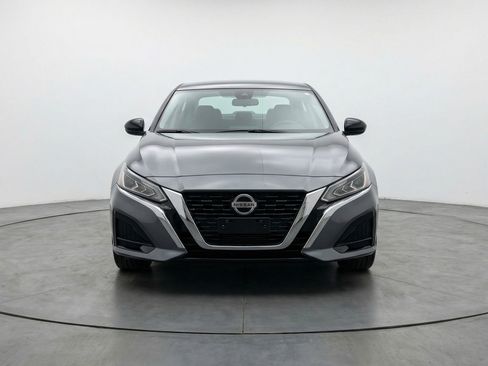 Used 2025 Nissan Altima 2.5 SV FWD image 2