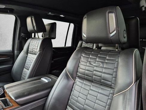 Used 2021 Cadillac Escalade ESV Premium Luxury Platinum w/ Heavy-Duty Trailer Package AWD/4WD image 13