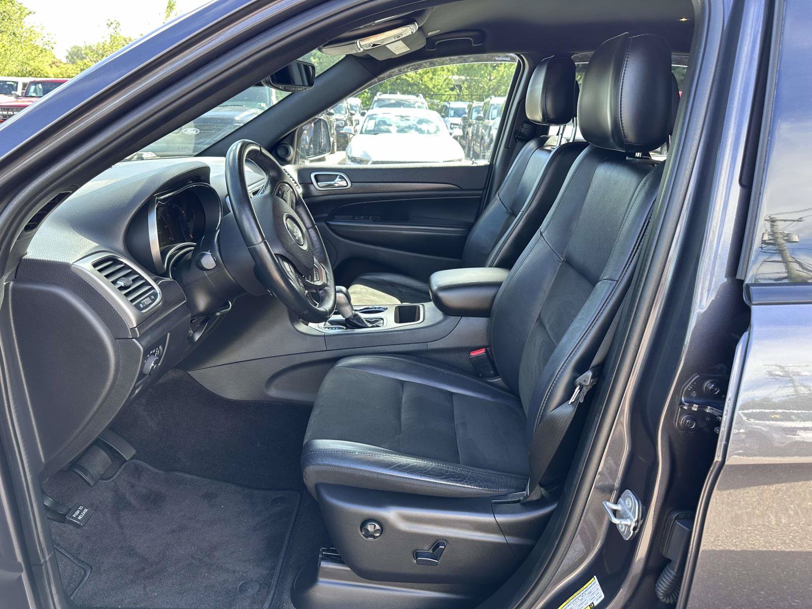 Used 2018 Jeep Grand Cherokee Altitude AWD/4WD image 12