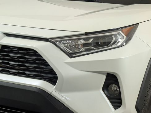 Used 2021 Toyota RAV4 XLE Premium image 13