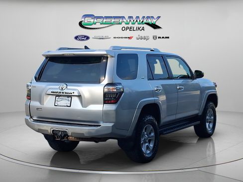 Used 2017 Toyota 4Runner SR5 AWD/4WD image 7