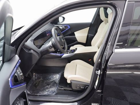 Certified 2025 BMW X3 xDrive30i w/ Premium Package image 6