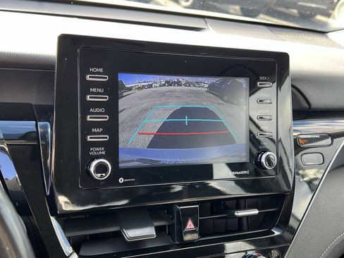 Used 2022 Toyota Camry SE image 19