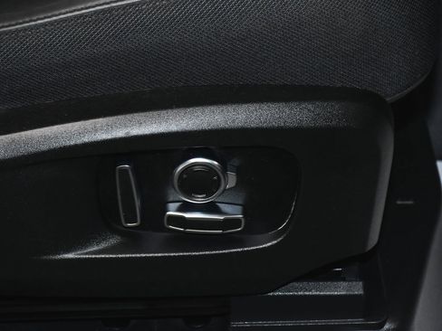 Used 2024 Land Rover Defender 130 X image 53