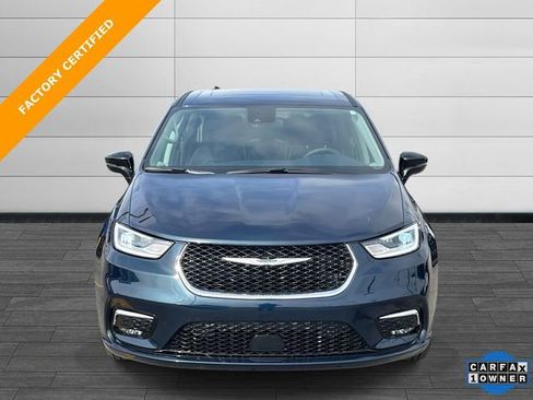 Certified 2024 Chrysler Pacifica Limited image 9