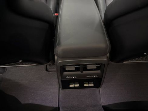 Used 2025 Porsche Macan Turbo Electric AWD/4WD image 23