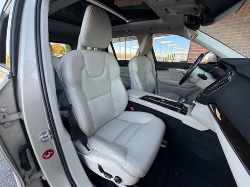 Used 2016 Volvo XC90 T6 Momentum w/ Momentum Plus Package image 16