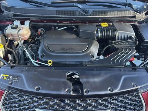 Used 2021 Chrysler Pacifica Touring-L FWD image 24