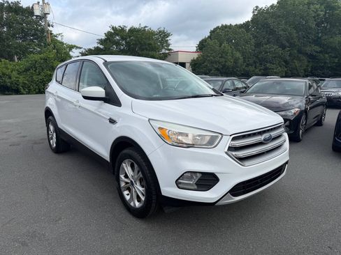 Used 2017 Ford Escape SE AWD/4WD image 3